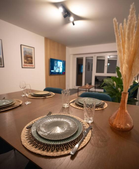 Appartement Spacieux Au Centre De La Gruyere Broc Extérieur photo